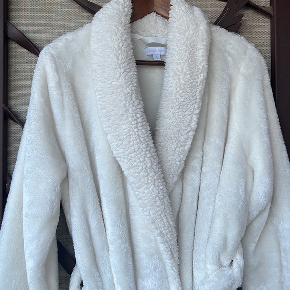 Nordstrom Long Plush Heavyweight Super Soft Winter Robe - Picture 8 of 16